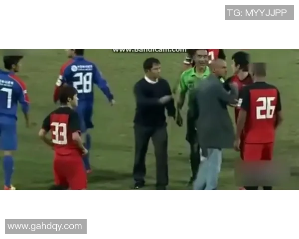 足球明星搞笑假摔合集让你捧腹大笑的精彩瞬间大盘点